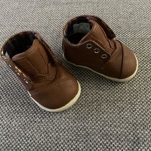 Brand new TOMS brown leather baby shoes size 3
